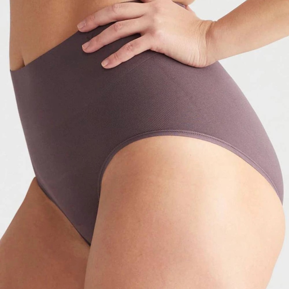 Comfortably Curved Seamless Smoothing Brief